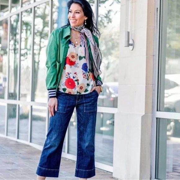 CAbi Lido Wide Leg Cropped Jeans - Picture 2 of 7